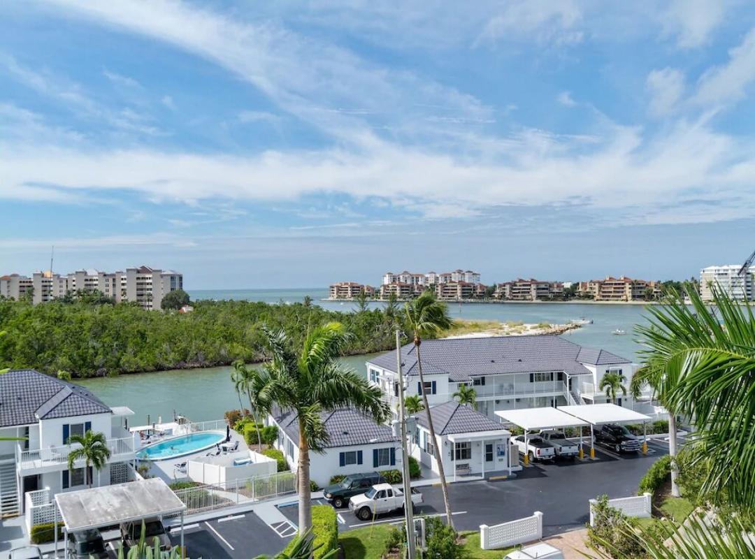 Vacation Condo rentals in Marco Island, 3 Bedrooms by owner 100258